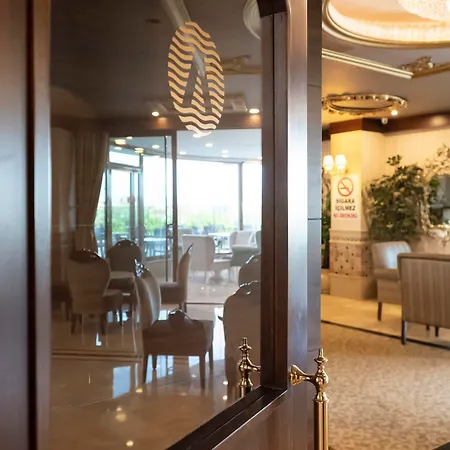 Adalya Art - Ultra Hotell