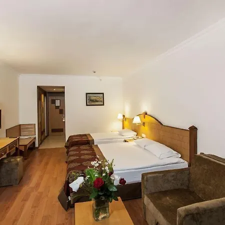 Adalya Art - Ultra Hotell Side