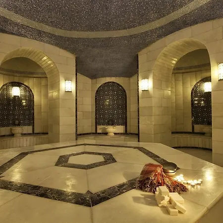 Adalya Art - Ultra Hotell