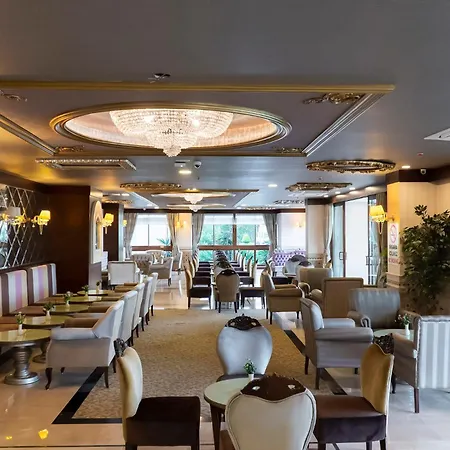 Adalya Art - Ultra Hotell