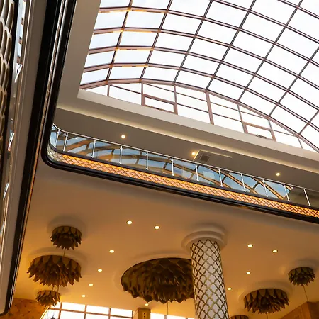 Adalya Art - Ultra Hotell